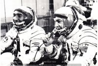 Фото "Космонавти Т.Мендес та Ю.В. Романенко перед польотом", 1980
